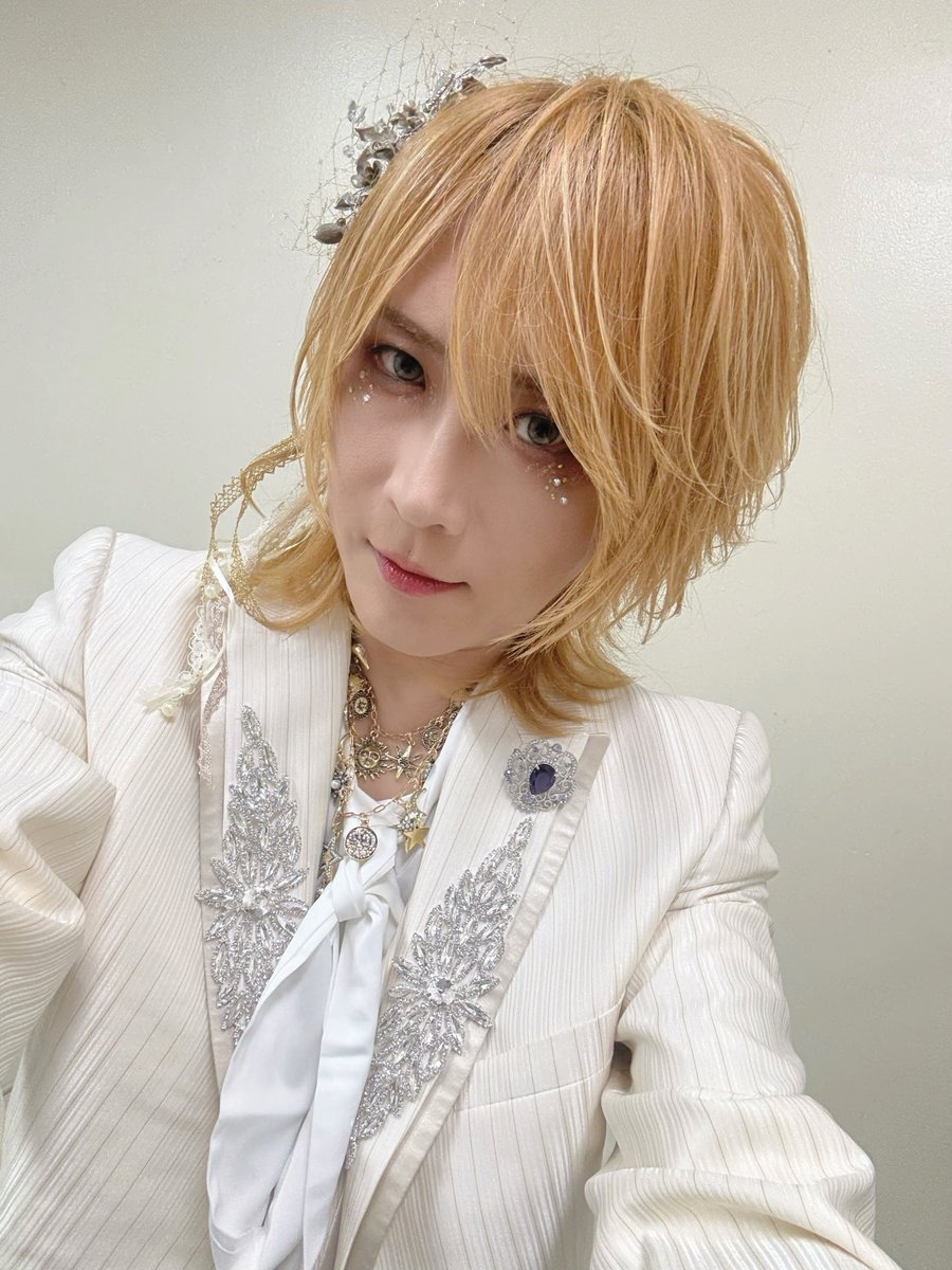 Jui_gotcharocka's tweet photo. 昨夜はバースデーライブでした
1年で1番緊張して
1番安心出来る1日
最高に楽しかったです
今年も祝ってくれてありがとう https://t.co/sydkMoFoe7