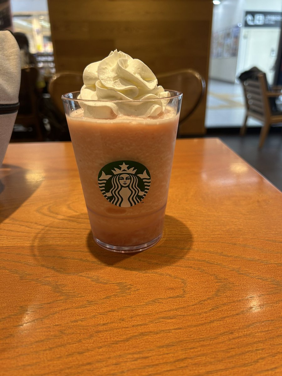 Ax1a_humo's tweet photo. 昨日ももフラペチーノ飲んだ！ https://t.co/C4pD9Jk5Yw