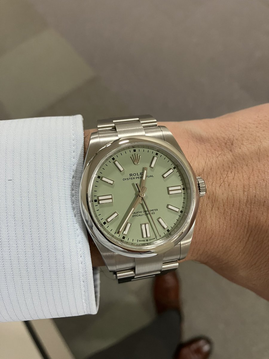 rolex_watcher's tweet photo. たまには仕事中もオイスターパーペチュアルのピスタチオで✨✨
淡いシャツの色と合う✨✨
#ロレックス https://t.co/lfTRxuSg3g