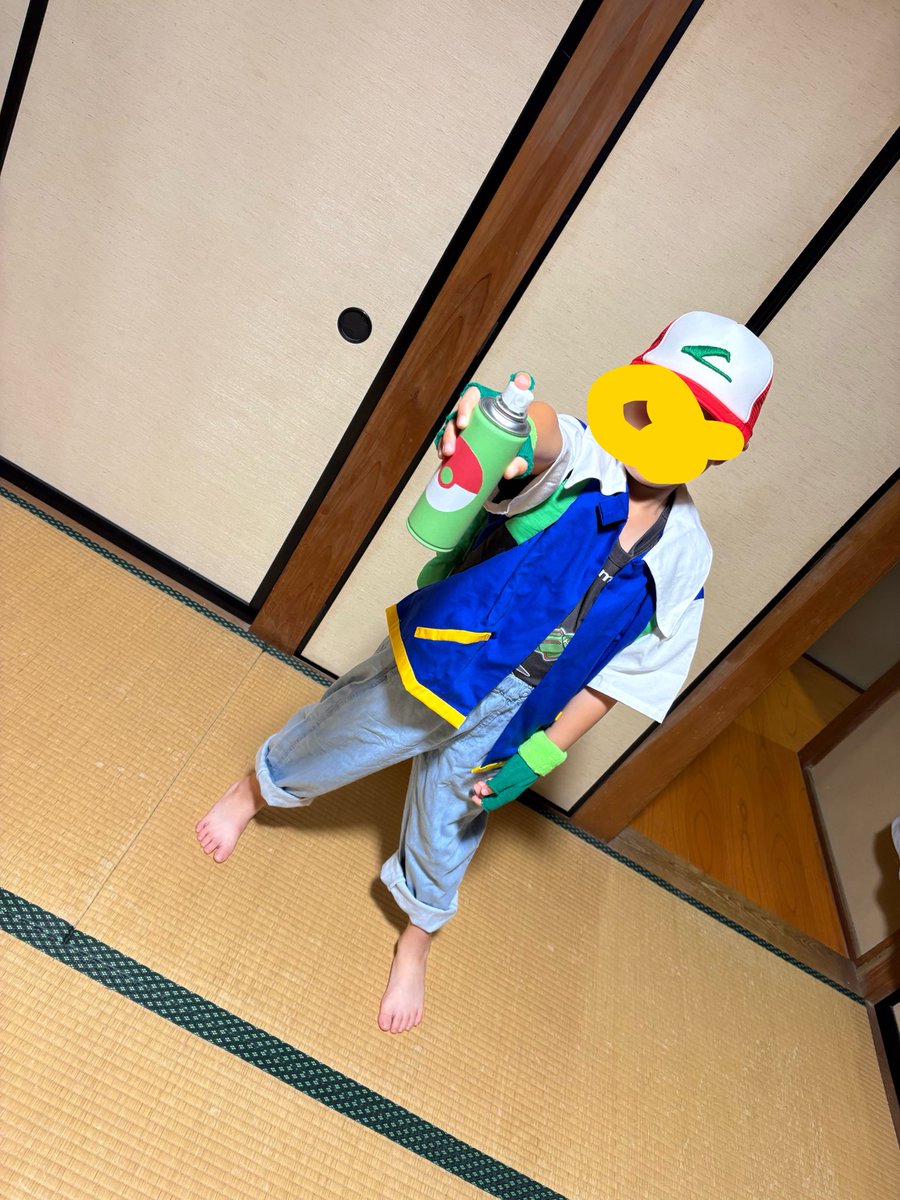 sr2000l's tweet photo. せっかくなので
息子の希望で初代サトシのリュック、服、帽子も作りました

手持ち検査で引っかかったらその場で剥がします🥲 https://t.co/PrGvDkiGul