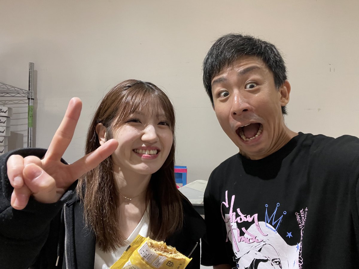chimonkikuchi's tweet photo. 千穐楽終えてから、姉妹と撮ってもらいました！
2人ともダンス最高ですよね！
マジでカッコいい！！
アイドルって本当すごいって
くらわされました
石田ちゃん、ゆいりちゃん、
ありがとうございました！ https://t.co/rLaVN6vWmp