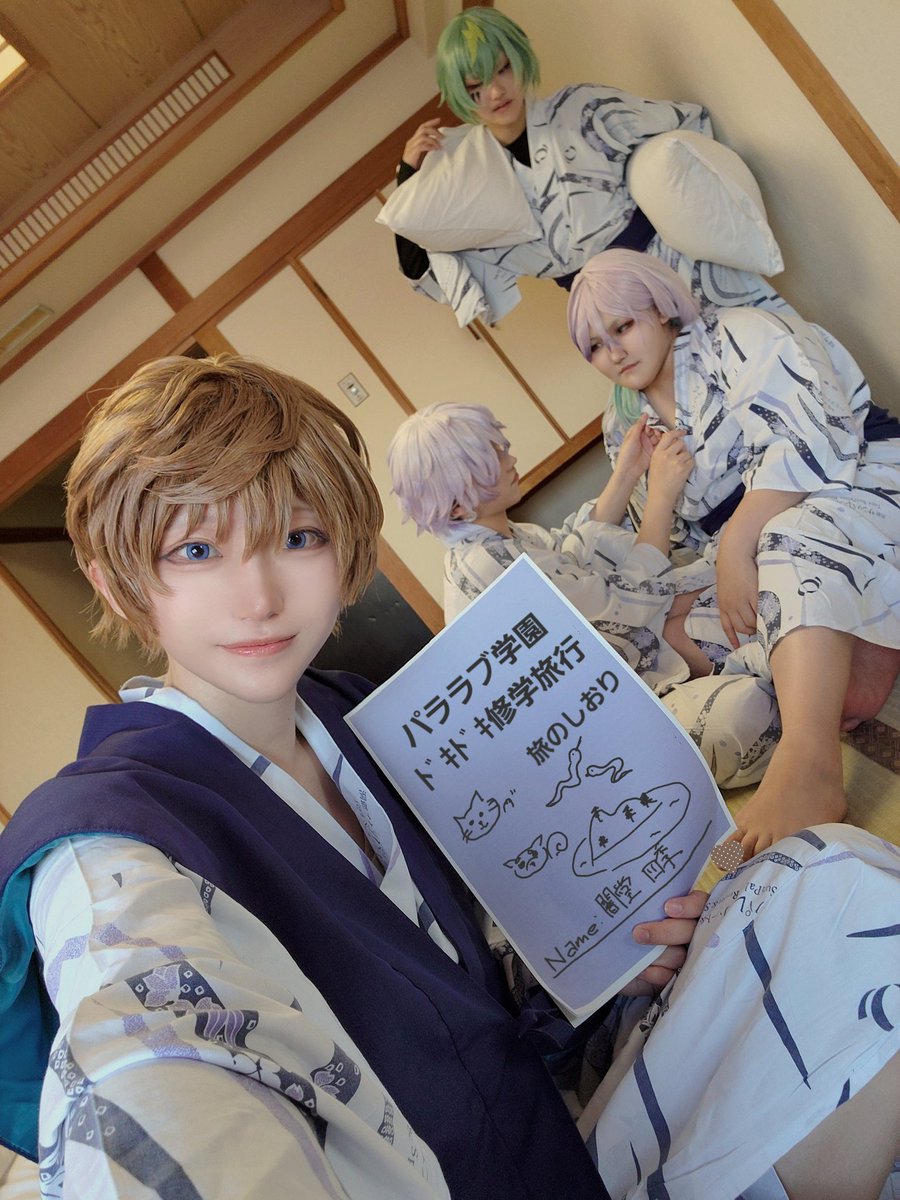 sera_prli's tweet photo. みんなで修学旅行に来ました。楽しそうです。

※捏造衣装注意 https://t.co/4ury3Aplt3