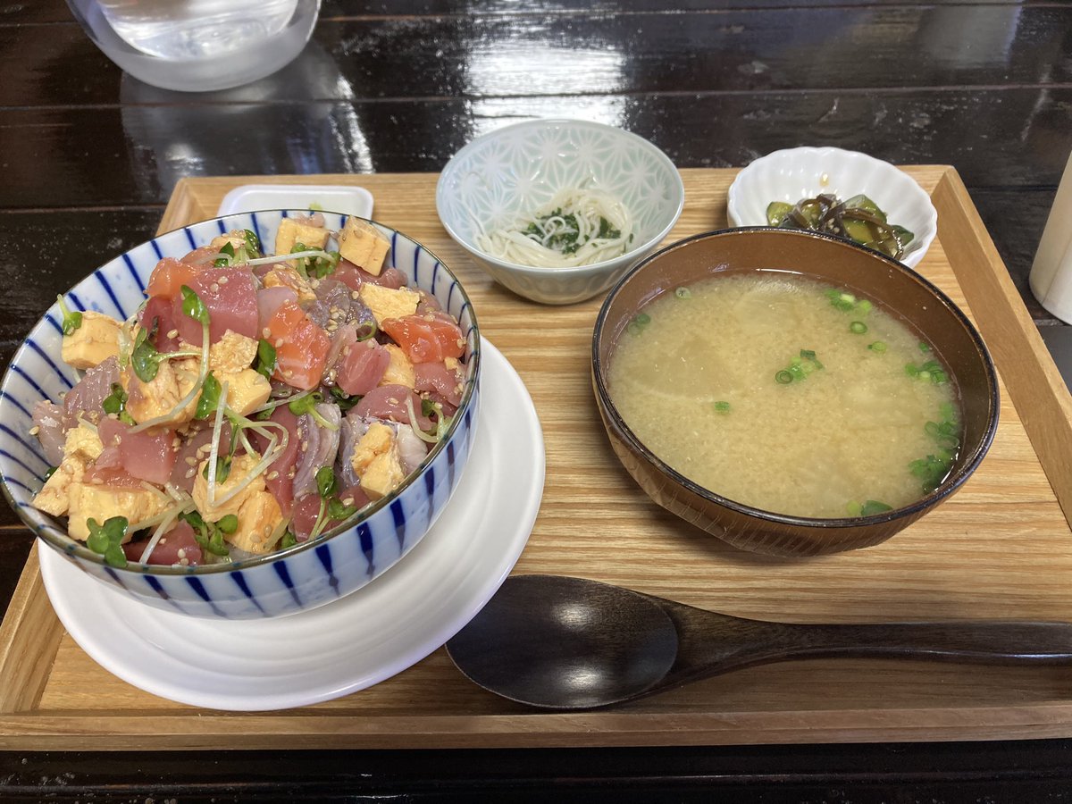 fruitsaji's tweet photo. 糸島で海鮮丼！ https://t.co/s48nT7XpwN