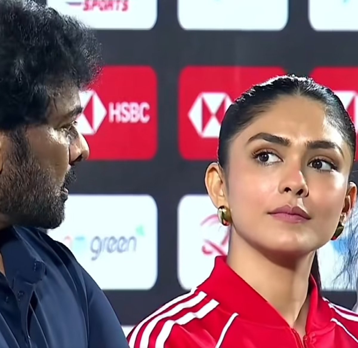 GetsCinema's tweet photo. #Chiranjeevi Boss and #MrunalThakur - AT ONE FRAME - Good to See them. https://t.co/5B41RkcXyn