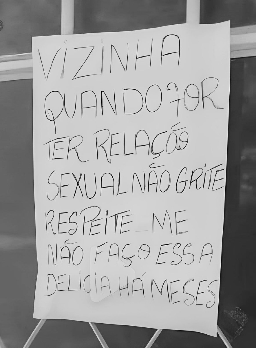 Anúncios estranhos tweet media
