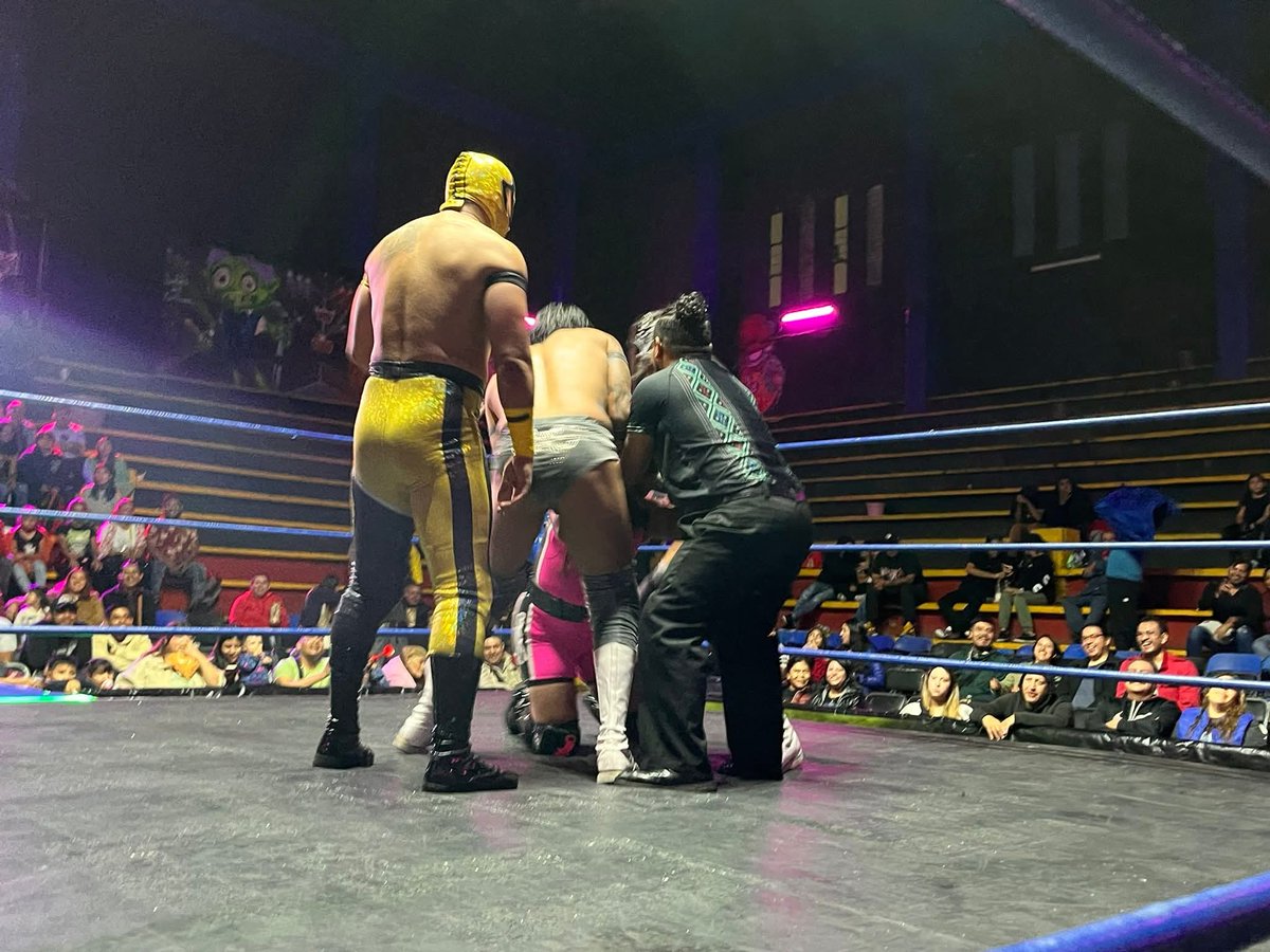 LaTijeraLucha's tweet photo. En relevos mixtos los rudos #Sagittarius, #Profano y #EddyMaicera caen ante el conocimiento y espectacularidad de #TonyCirioJr, #Davinha y #Kabuki, quienes se llevan los aplausos del respetable de la #ArenaNeza 🔥
#latijeraluchalibre https://t.co/e6LjmI40HL