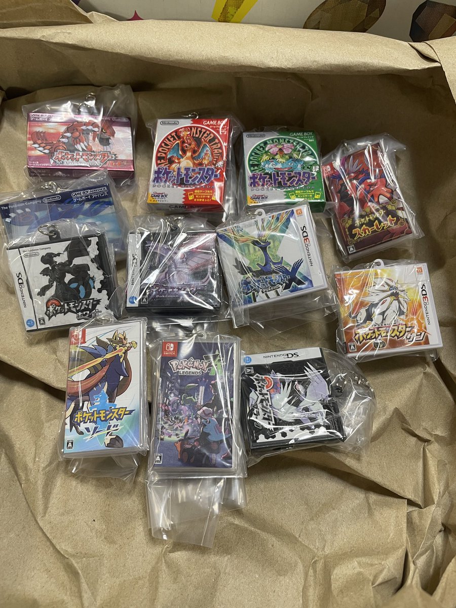 nafighters86's tweet photo. 【交換希望】ポケモン　パッケージ&amp;カートリッジキーホルダー　コレクション

求：金、銀、ダイヤモンド

譲：写真の中のもの

まとめての交換を優先させていただきます。
交換してくださる方がいましたらご連絡いただけますと幸いです。

郵送＞なんば、心斎橋手渡し https://t.co/Njz3gH35B0
