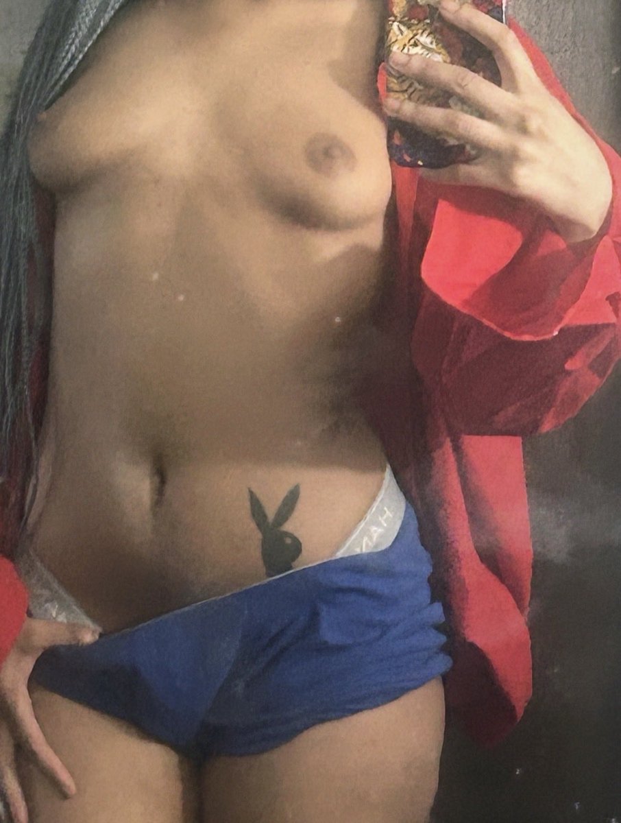 carmelmommybae's tweet photo. ❤️💙 #slut #oldpics #slimthicc #petite #lightskin https://t.co/8NI8pCeYGs