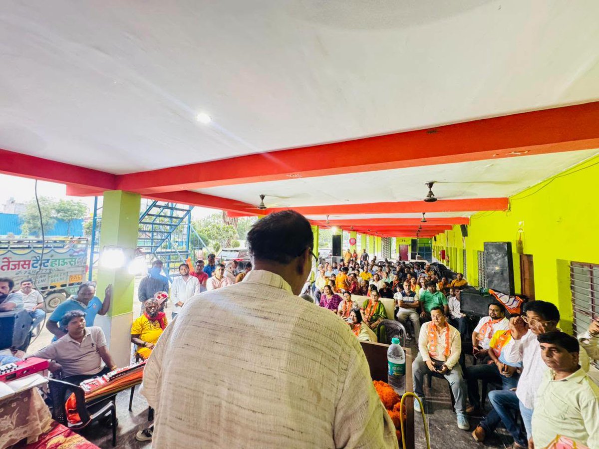 tejpalnagarMLA's tweet photo. आज दादरी विधानसभा के ग्राम हैबतपुर में बसंत चौधरी के मकान से राज पब्लिक स्कूल होते हुए जयप्रकाश गिरि के मकान तक 355 मीटर लंबी सी.सी. रोड निर्माण कार्य का शिलान्यास गौतमबुद्ध नगर के भाजपा जिलाध्यक्ष श्री @iabhishek4bjp जी के साथ किया।
लगभग ₹30.77 लाख की लागत से बनने वाली यह सड़क ग्रामीणों को बेहतर आवागमन की सुविधा प्रदान करेगी तथा क्षेत्र के विकास को नई गति देगी।

दादरी विधानसभा के प्रत्येक गाँव में विकास कार्यों को गति देना हमारी प्राथमिकता है। जनता के विश्वास और सहयोग से विकास की यह यात्रा निरंतर जारी रहेगी। #MLADadri

@narendramodi @AmitShah @NitinNabin @myogiadityanath @sunilbansalbjp @idharampalsingh @mppchaudhary @BrijeshSinghBJP @dr_maheshsharma @iabhishek4bjp
@BJP4UP