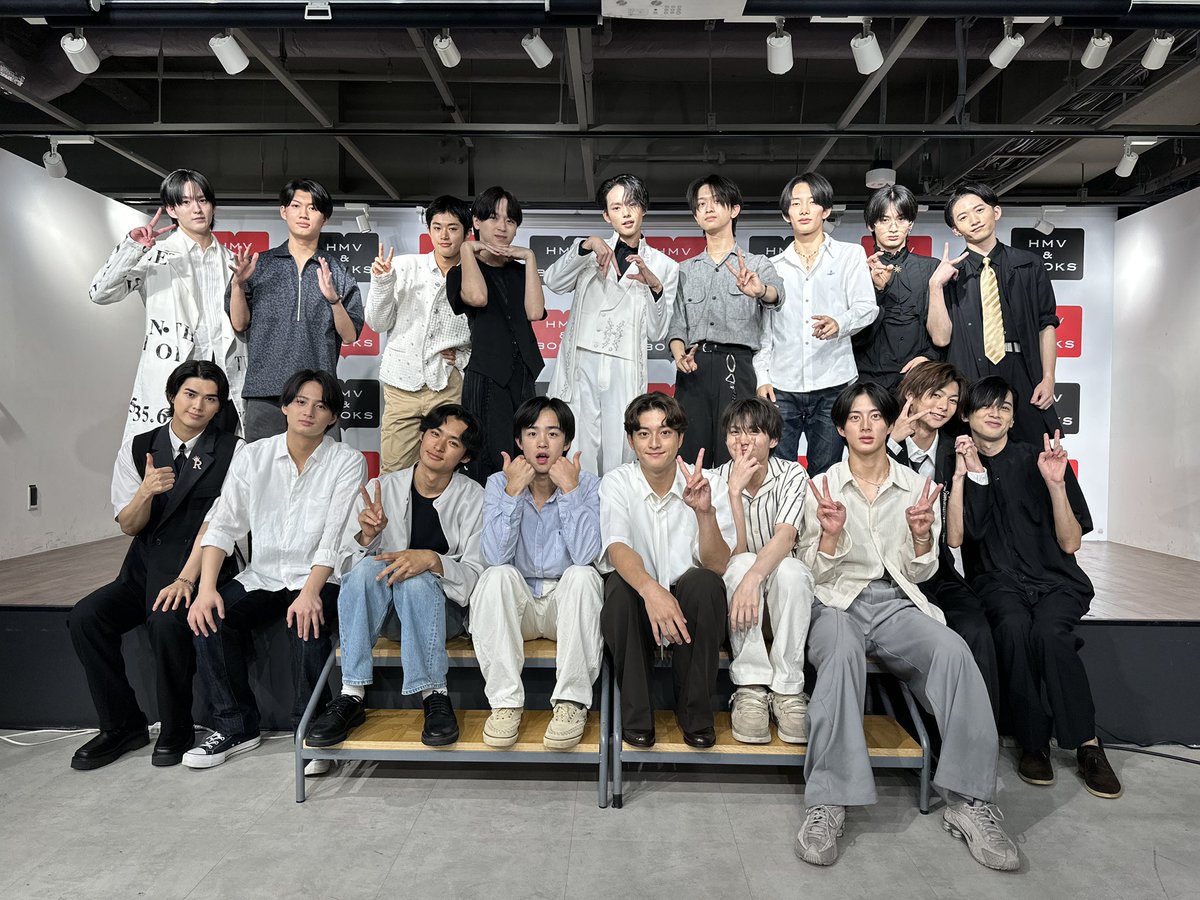 ebidan_actors's tweet photo. EBiDAN ACTORS 作戦会議#21
ありがとうございました⭐️

今回は「朗読劇」と「エチュード人狼」をお届けしましたがいかがだったでしょうか👀

それぞれの王子様コーデの感想もお待ちしております❕

次回もお楽しみに♪

#エビアク 
#EBiDANACTORS https://t.co/EV0jYgb0AK