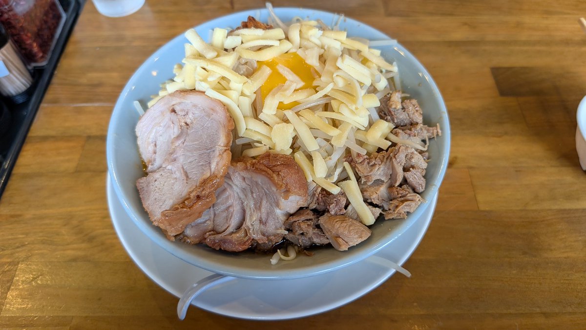 Emunem_21's tweet photo. 今日は二郎系ラーメンを食べました。おいしかったです。 https://t.co/Z3jmOeQkMj