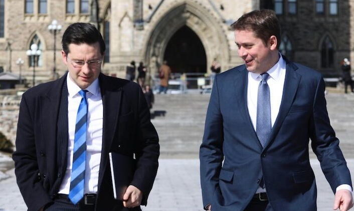 RGBAtlantica's tweet photo. Two grifters from Alberta, sworn in June 2004
Both lost elections
One stole money from the party
The other lives in a mansion paid by taxpayers
Neither has written, passed nor endorsed a bill to help Canadian families.
But they both retire with golden pensions.  @CPC_HQ https://t.co/b3Ow4NCfRs