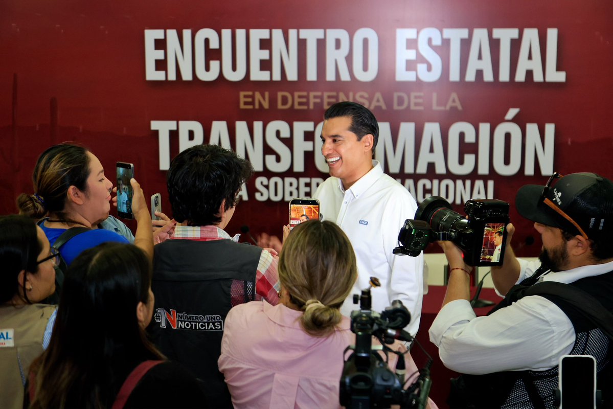 FroylanGamezG's tweet photo. Fue un gusto informar a los medios de comunicación y a la ciudadanía sobre este gran proyecto.

El mensaje es claro: las y los sonorenses cuentan conmigo para dar continuidad a la transformación en #Sonora. 🤝

#ConferenciaDePrensa https://t.co/uwcK34WDvd