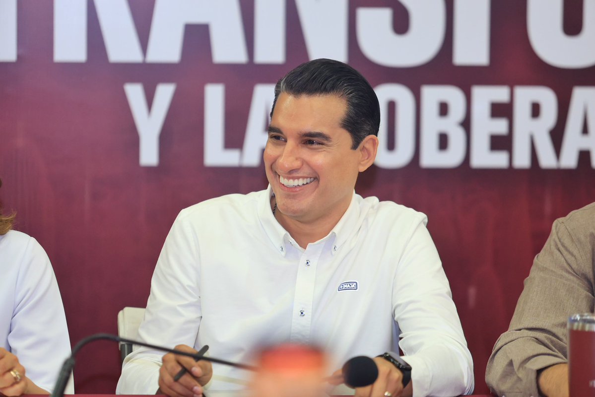FroylanGamezG's tweet photo. Fue un gusto informar a los medios de comunicación y a la ciudadanía sobre este gran proyecto.

El mensaje es claro: las y los sonorenses cuentan conmigo para dar continuidad a la transformación en #Sonora. 🤝

#ConferenciaDePrensa https://t.co/uwcK34WDvd