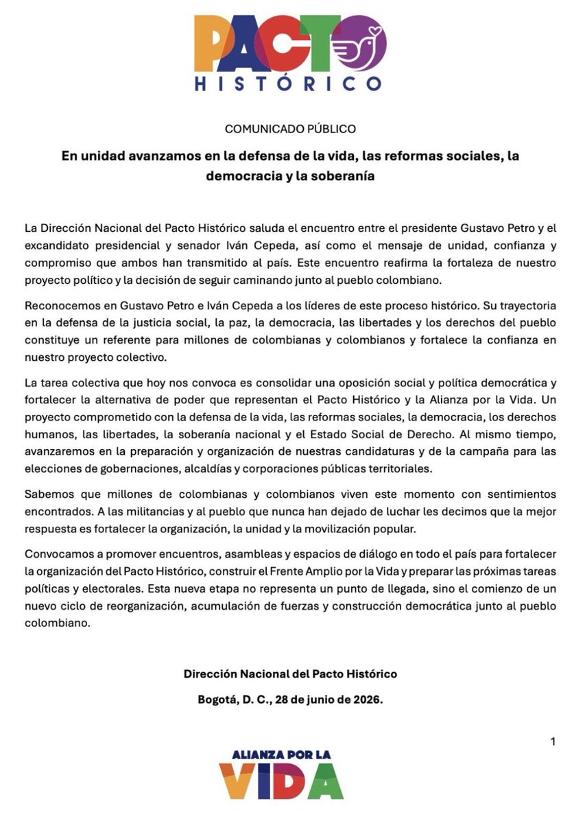 angelamrobledo's tweet photo. Nos la jugamos  por la vida ,la justicia  social  y la paz .
@petrogustavo 
@IvanCepedaCast . https://t.co/OTTyvTFzYo