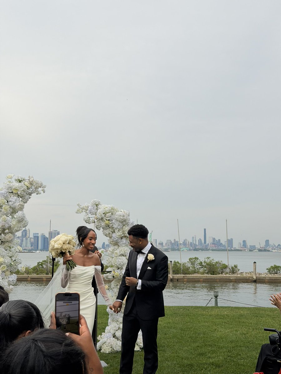 malwaves2's tweet photo. Life update 💍👰🏽‍♀️🤵🏽‍♂️ https://t.co/UAbxceHno1