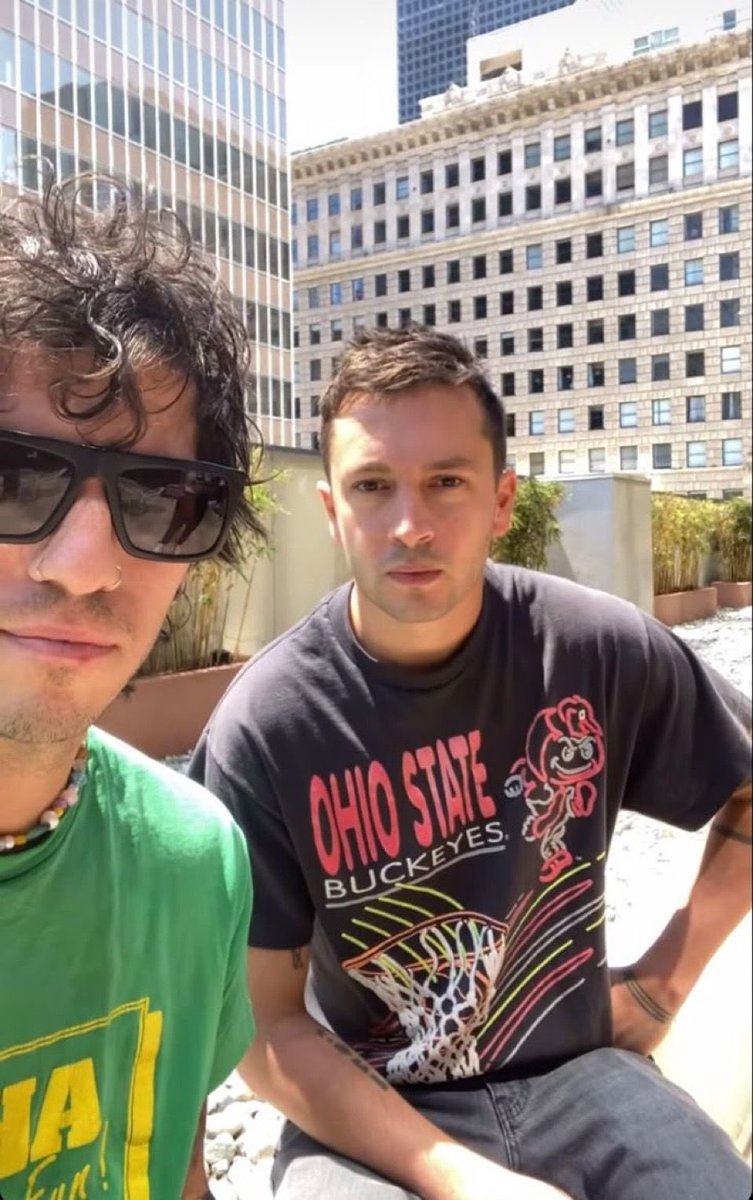 starrswillfade's tweet photo. this damn shirt https://t.co/voFUe9L8MV