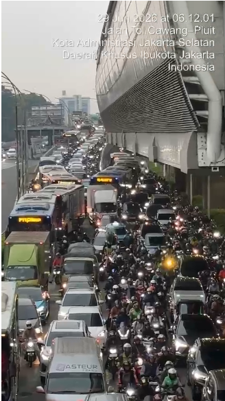 PT_Transjakarta's tweet photo. #INFOTRANSJAKARTA | Koridor 9, Rute 4K, 5N, 9A, 9C, 9D dan 13B mengalami keterlambatan kedatangan bus dikarenakan adanya bus pariwisata mengalami kendala teknis sehingga mengakibatkan kepadatan lalu lintas di sekitar Pancoran arah Pluit. Selalu hati hati di jalan ya Sahabat Tije. Pantau informasi terkini layanan Transjakarta melalui X pt_transjakarta, instagram: infotije, pt_transjakarta ataupun aplikasi TJ:Transjakarta. Mari kita #JagaJakarta #JAKI #PerluTahu #Koridor9 #Rute4K #Rute5N #Rute9A #Rute9C #Rute9D #Rute13B