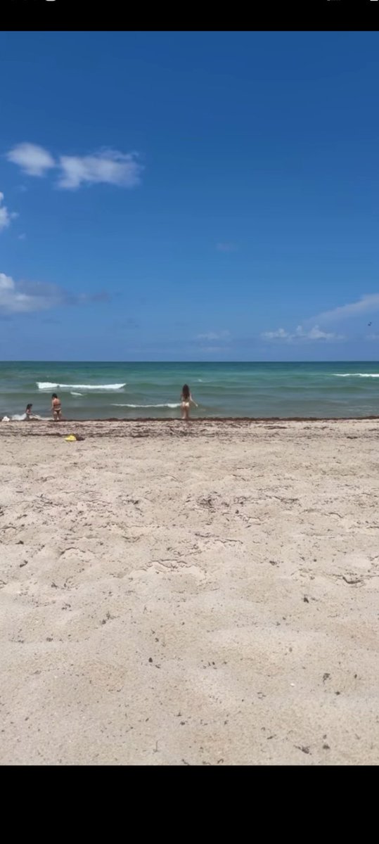 AlexaRocos's tweet photo. Fun on the beach 
#MiamiVibes with @doroshina08 https://t.co/cIMMhdJMJj