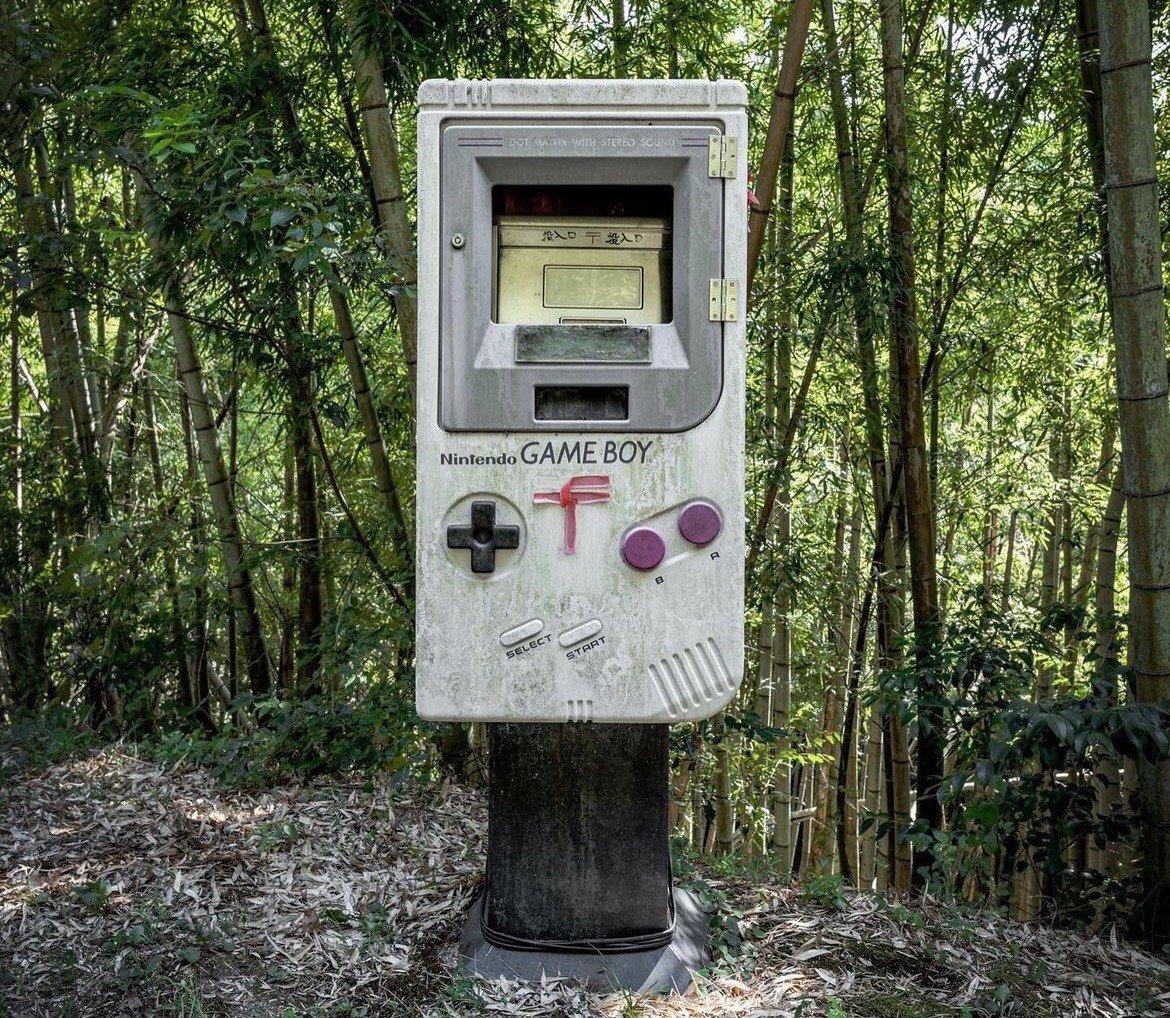 MemoryCardFiles's tweet photo. Abandoned GameBoy post box in the mountains of Shikoku, Kagawa (Japan) https://t.co/UKPHkHZPWx