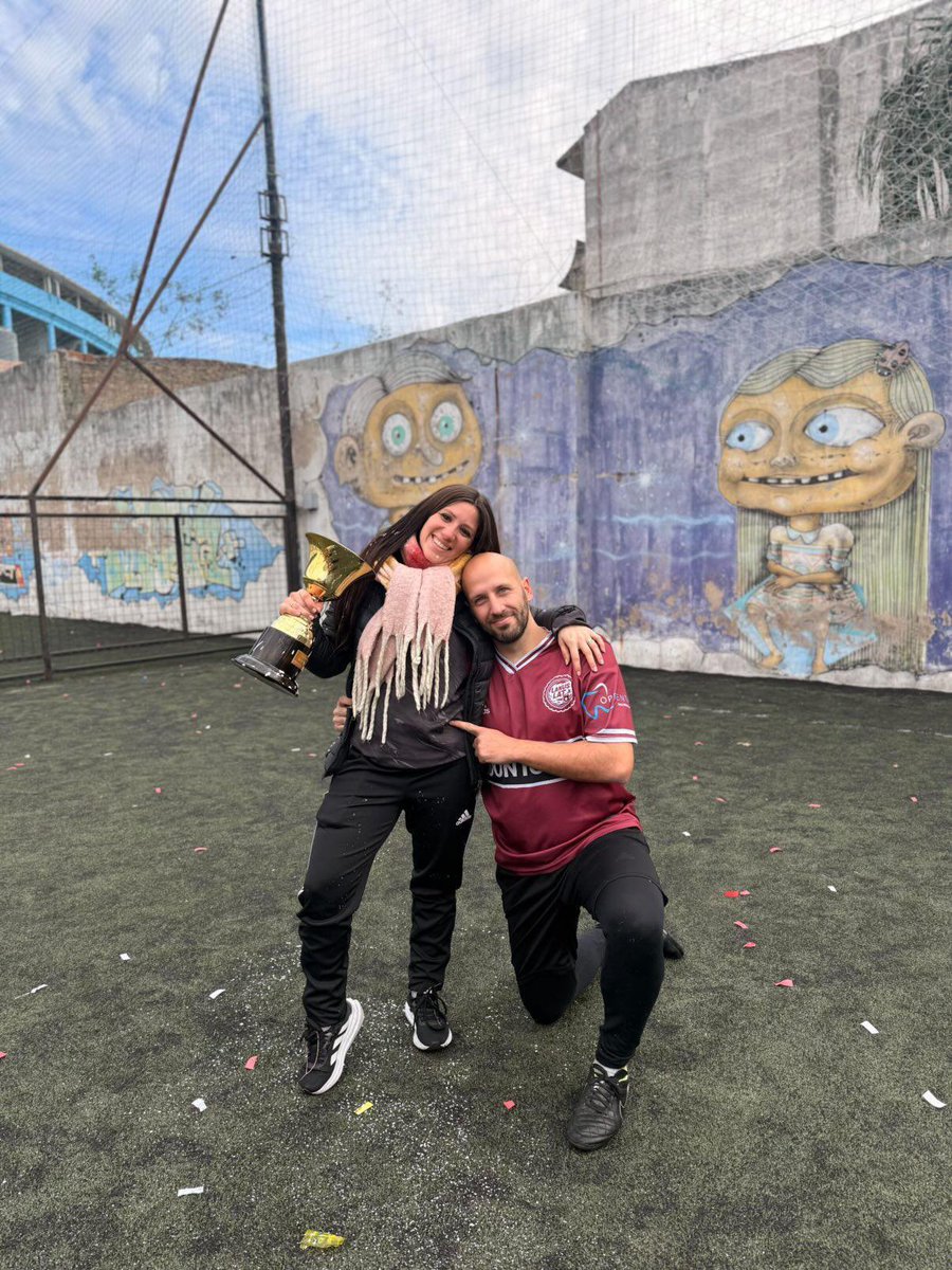 Damiv14's tweet photo. Somos campeones 🇱🇻🏆🥳 
Un montón de domingos de ☀️,🌧️,❄️, asados y juntadas resignadas para esto. Se nos dió porque somos un gran grupo. Gracias @LanusLat, @oritapa (por acompañarme siempre y por tu paciencia), Malvi 🐣, @delanusyovengox y @NachoVilche. Son mi familia ❤️🇱🇻 https://t.co/pzDKTasbmq