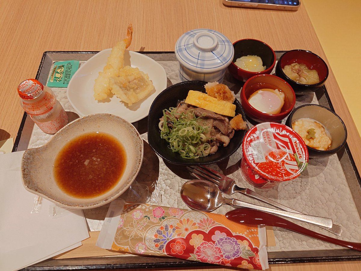 TakaAtx's tweet photo. おはようございます☀
京都旅行最終日！
朝のバイキングはちょっと豪華（笑）

好きなモノだけチョイスで、バランスは適当かも🤔 https://t.co/PR5dGbRvAT