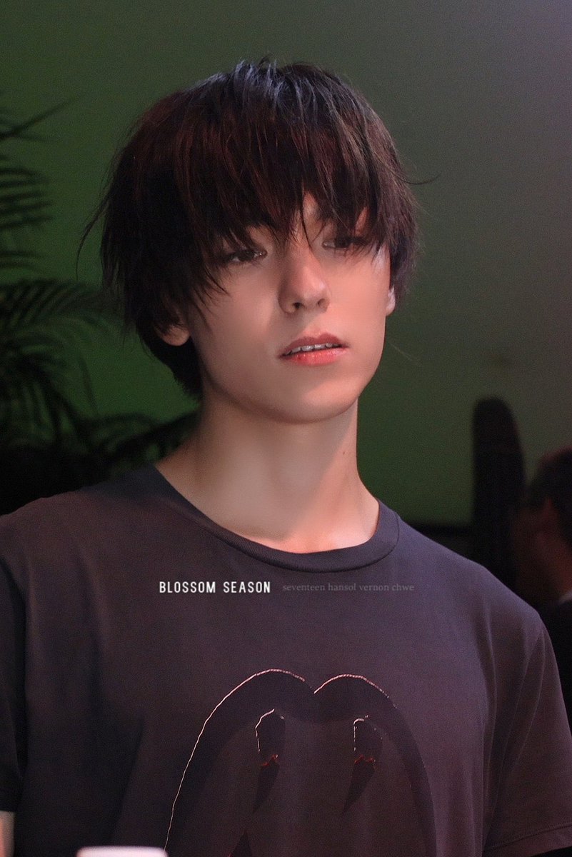 oksm_otk's tweet photo. アンニュイな美少年すぎる  本当の18歳だった時には持って無かった少年と青年の狭間で揺れるこの質感を今手にすることってあるんだ https://t.co/M4yS5tvmnu