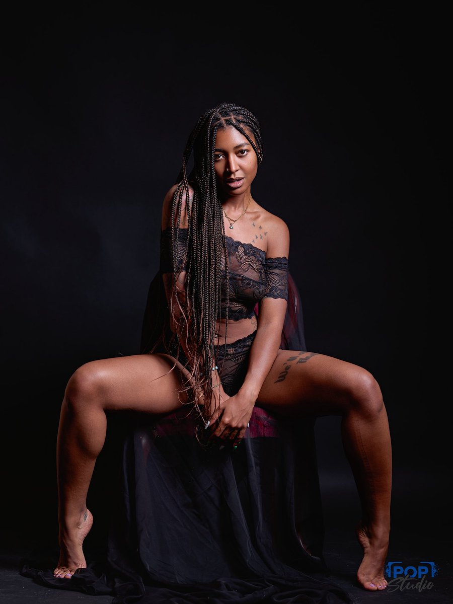 BratNextDoorXo's tweet photo. from my latest visit in studio with 📸@popphotoct 

· · ─── ꒰ঌ·✦·໒꒱ ─── · ·

#ebony #ctmodel #ctphotography #lingerie #boudoir #inkedmodel #onlyfans #patreon #glamour #pose https://t.co/yn0oelZXBn