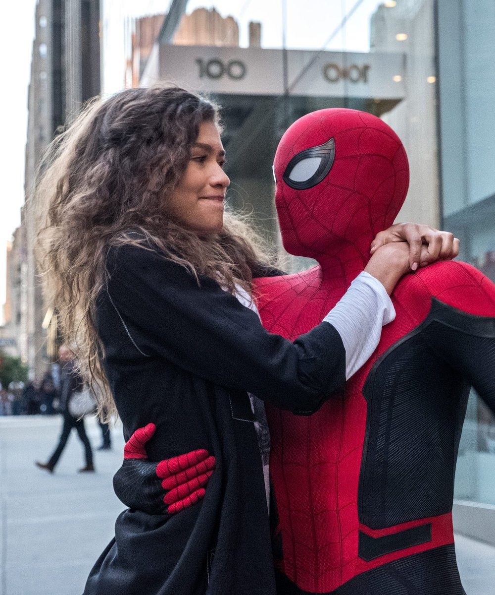 SeriesTWBZ's tweet photo. Zendaya, quando perguntada se há alguma característica de Tom Holland que ela gostaria de esquecer:

"Não acho que gostaria de esquecer nada sobre o Tom. Ele é a minha pessoa favorita. Então, para mim, está tudo ótimo." https://t.co/pYwpmLGBfl