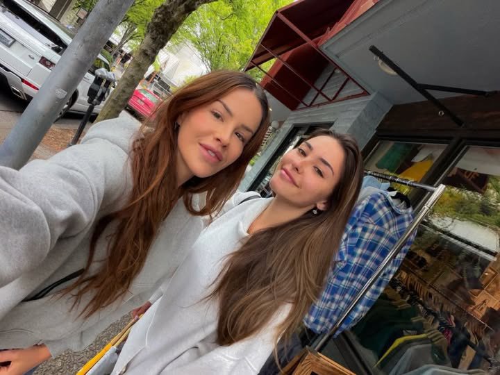madisonchart's tweet photo. A fan reveals her experience on meeting Madison Beer outside a shop:

“Walked into a consignment shop and told someone, "You look like Madison Beer," expecting a laugh and a "I get that all the time."

She just smiled and said, "Yeah... I am."

What I didn't expect was how normal everything felt after that. We ended up talking for a while-no weird energy, no rush, just a really easy conversation. She was super down to earth, soft spoken, and honestly just very real in a way that made you forget who she is for a minute.

We talked about growing up in New York, the Oregon coast, and random life stuff. She came across very genuine and grounded, like someone you could've known forever without all the noise around her.

Still kind of surreal how simple the whole moment was.
Best of luck at your concert in Chicago