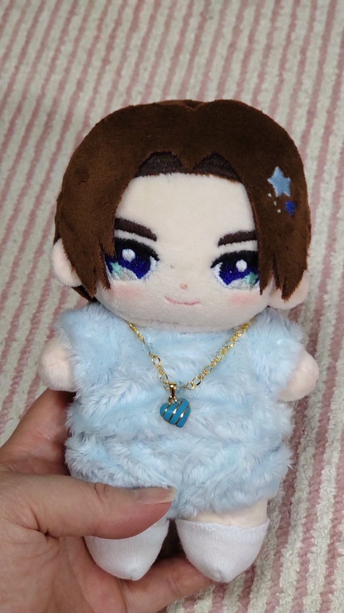 remmy_hm's tweet photo. ぬいさん完成したので仮撮影。（夜中の暗いお部屋で光量が…(汗)）
本撮影したら本アカウントにも…。
（���局ホクロはストレートステッチ1ミリ弱で入れた） https://t.co/my0h2WgpmK