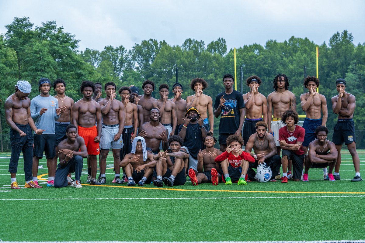 richallen_iv's tweet photo. Excited for the season! #1-0 #dbhigh https://t.co/dW5ORK3HpA