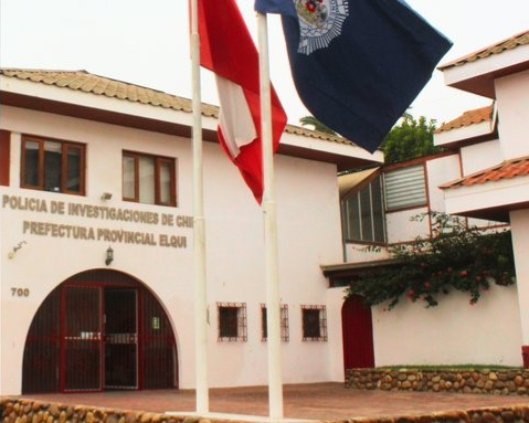 PDI_Coquimbo's tweet photo. ¡Buen día martes!
Recuerda si eres víctima de algún delito de alta complejidad, contamos con unidades territoriales que cubren las 15 comunas de la Región Policial de #Coquimbo. Denuncia en nuestros complejos policiales de #Coquimbo #Illapel #LaSerena #LosVilos #Ovalle #Vicuña https://t.co/PePXG6FeVn