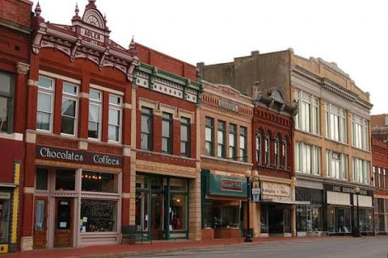 HotmessMomOKC's tweet photo. @BuzzPatterson @oliverhenry @oliverhenry come to Guthrie, OK! I will give you a ghost tour!!! You can stay at a haunted B&amp;B and see the home of the Landrun of 1890! https://t.co/vgguufxjp2