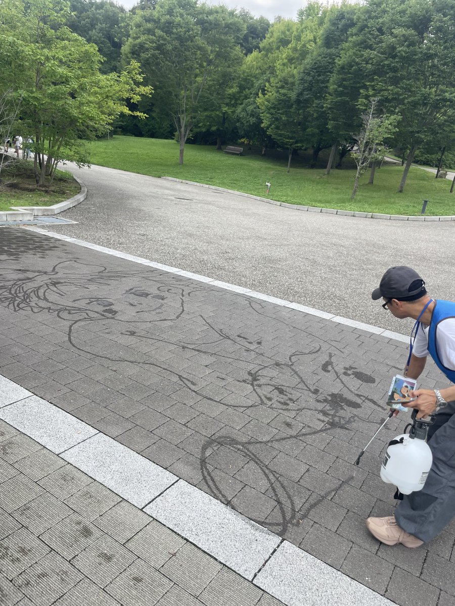 toofoolcamper's tweet photo. 地面にもキキやトトロ、ポルコがいた！😲 https://t.co/PEGQP1v7hp