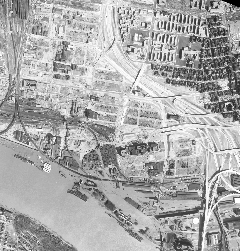 JoshJunker2's tweet photo. Aerial View of the Lower West End of Cincinnati. Late 1958 vs June 1964. https://t.co/vK1pzKTdmh