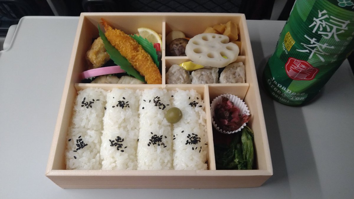 HHDUKE's tweet photo. 朝食は崎陽軒の幕の内弁当。間違いのない美味さ、満足感。今週も頑張りましょう！ https://t.co/s5N7L3x2qD