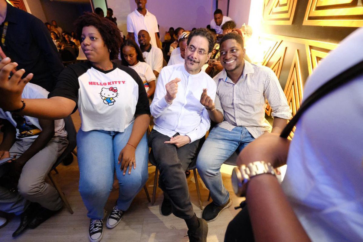 IvanCepedaCast's tweet photo. MI ENCUENTRO CON LA JUVENTUD CHOCOANA

Ayer vi el partido de Colombia con jóvenes chocoanos. 

Alegría y esperanza: https://t.co/aoPhArbTqb