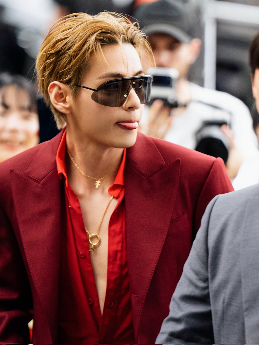 BTSV_Support_Kr's tweet photo. 🌹 https://t.co/EKZp8v1utV

V FOR CELINE FASHION SHOW
TAEHYUNG  TAEHYUNG
#VxCelineSS27
#TaehyungxCeline https://t.co/IfH0dfru3u