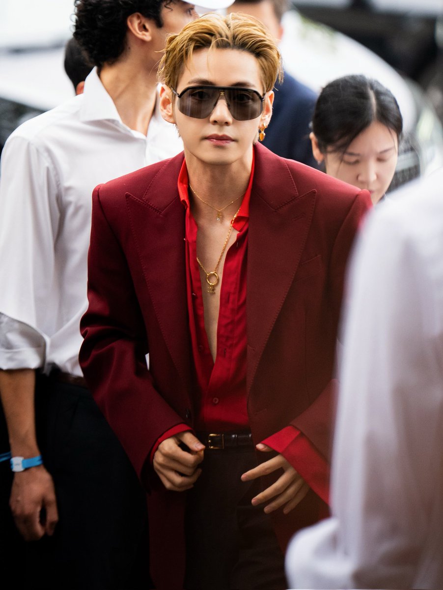 BTSV_Support_Kr's tweet photo. 🌹 https://t.co/EKZp8v1utV

V FOR CELINE FASHION SHOW
TAEHYUNG  TAEHYUNG
#VxCelineSS27
#TaehyungxCeline https://t.co/IfH0dfru3u
