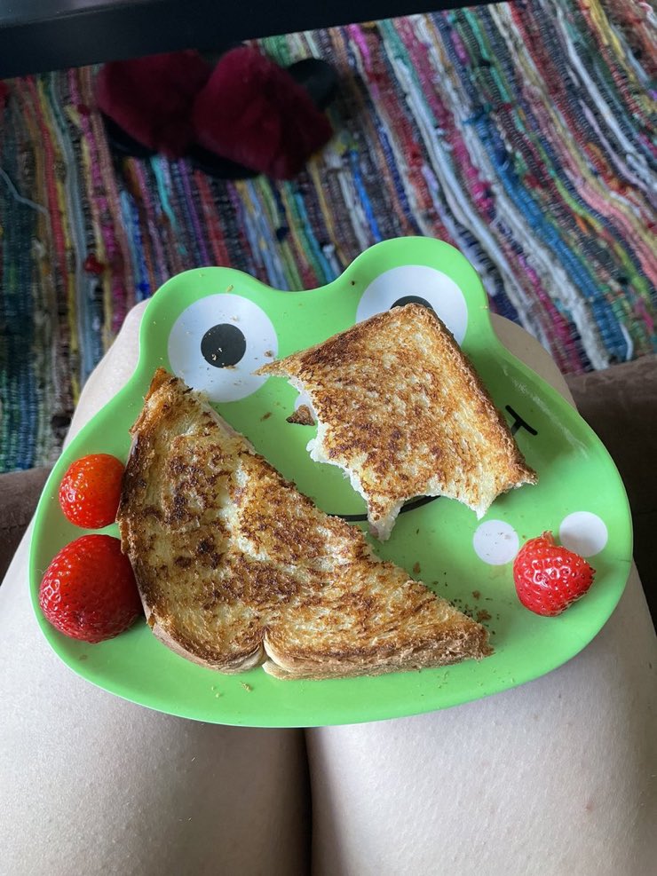 OwnedbyMagn0lia's tweet photo. third day in a row that breakfast was made me for me 😊
findoms deserve froggy plates too 

findom femdom https://t.co/ePFCS0SO2G