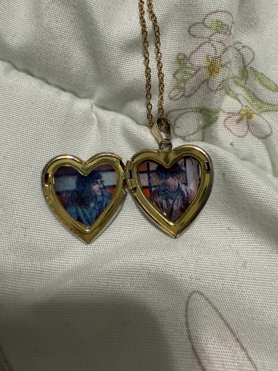 ev4rglow's tweet photo. @wishcentric its so faded but here https://t.co/TgzI6DHX9J