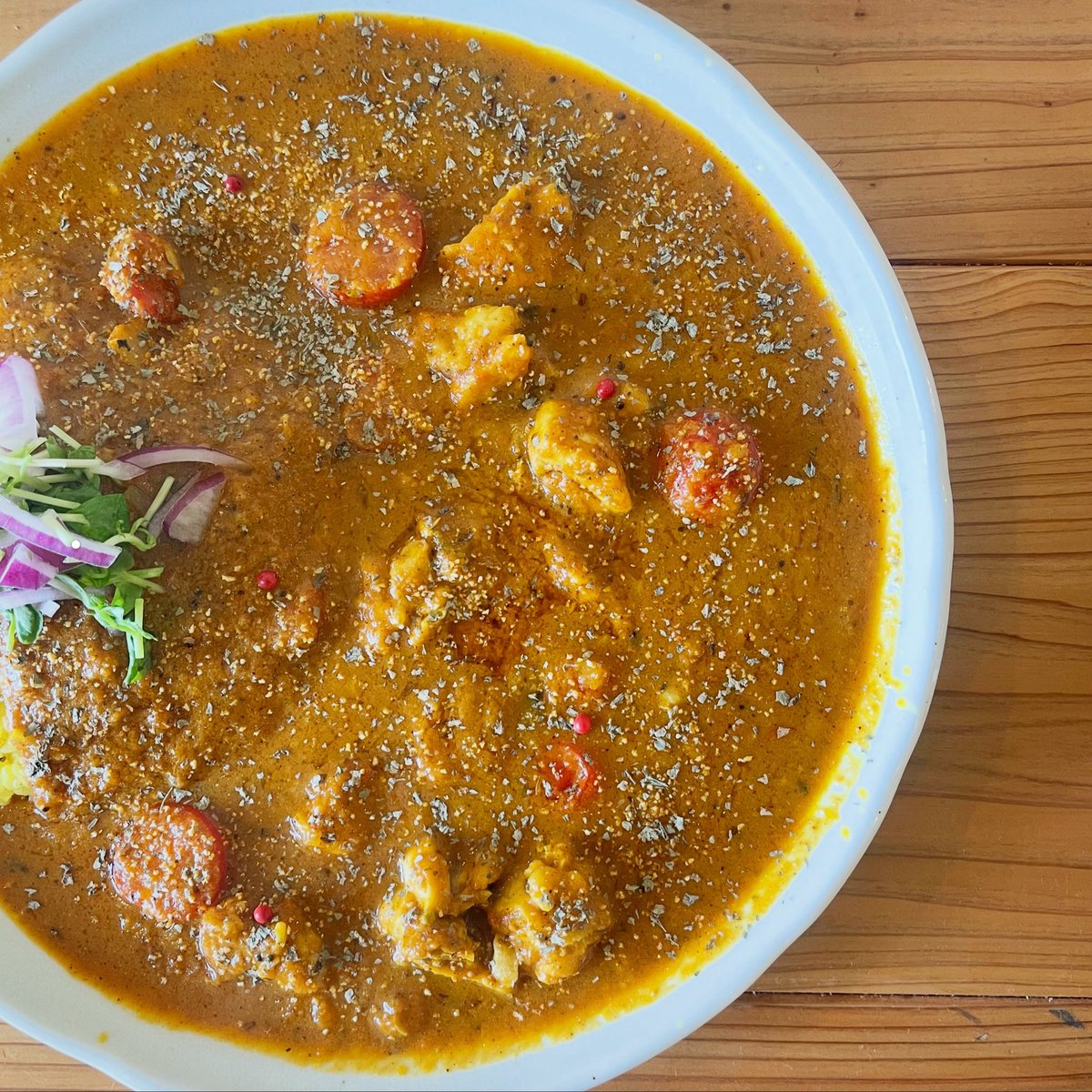 nomuraspice's tweet photo. 鶏モモとトマトの広島レモンカレー！
月曜日休みの人はカレーでもどうぞー！
11:00kickoffでヨロシクっす！ https://t.co/bR8hh5z1wY