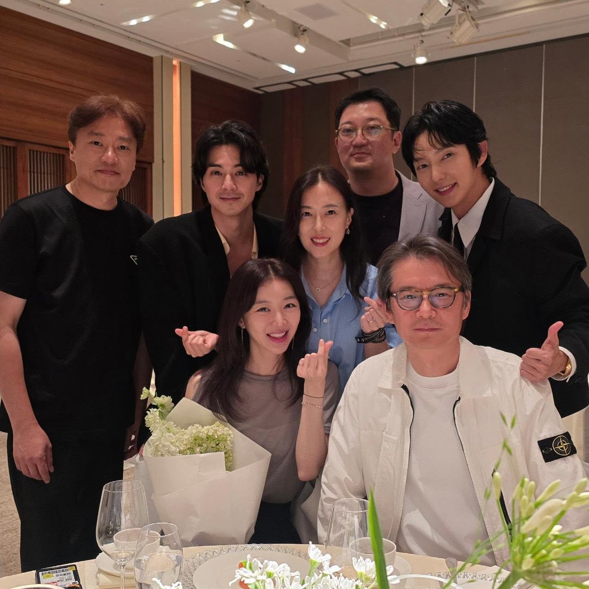 infodrakor_id's tweet photo. Cast Flower of Evil dateng kondangan ke nikahannya Moon Chae Won 

Kompaknyeeee 😍🫶🏻 https://t.co/3VBG6j6Bnm
