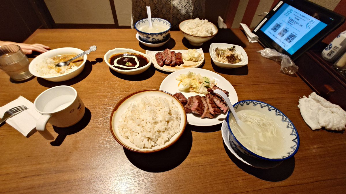 RedBull_FK7's tweet photo. 今日息子が3歳の誕生日だから、
仙台旅行で牛タン食ってる。
そして本日は本命のアンパンマンミュージアム。 https://t.co/O8kM656gob