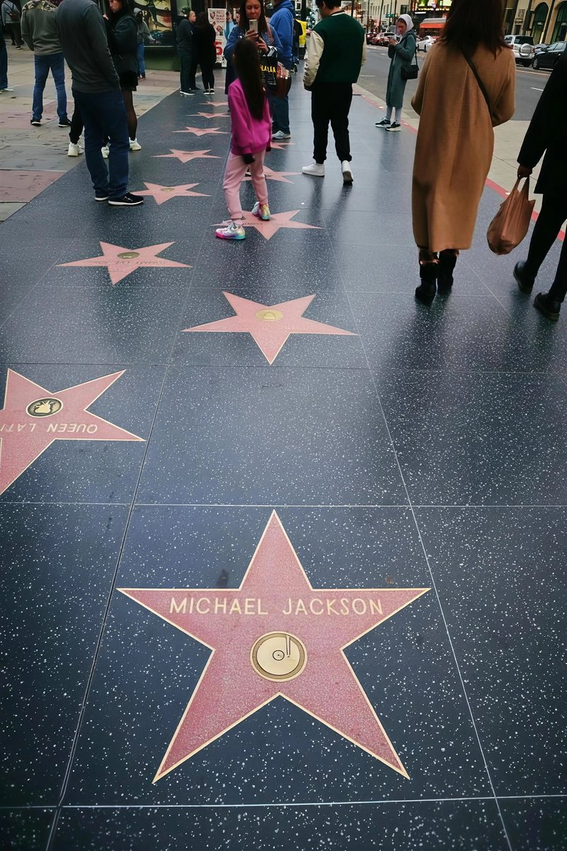 MichaelJaccxon's tweet photo. KING OF POP MICHAEL JACKSON™⭐ https://t.co/pY5BRmb1ZY