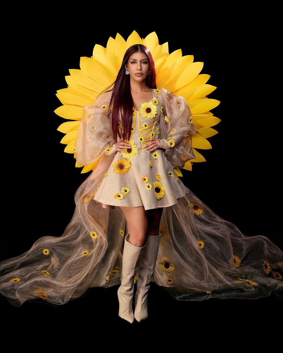 PriscilaAMusa's tweet photo. Girassol 🌻 https://t.co/RVLCfhSv2W