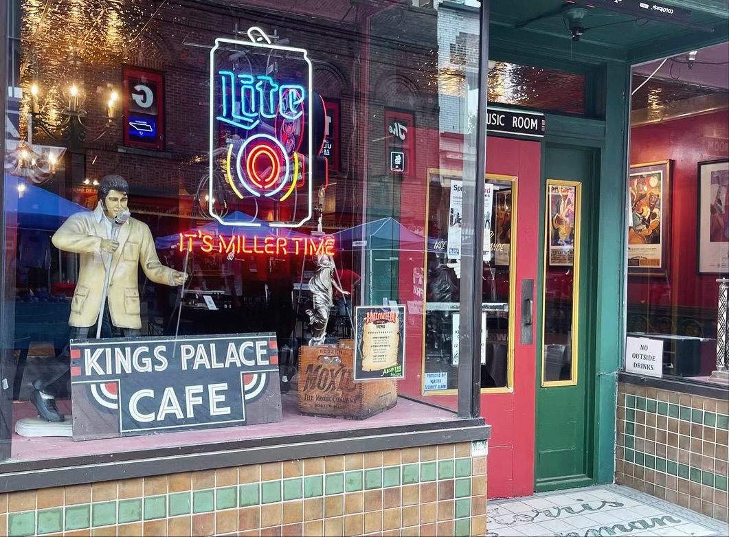 cheyennee_33's tweet photo. Beale Street in Memphis, Tennessee is known as the “birthplace of the blues” and a lively hub of live music. At night, neon lights and bar performances fill the street with energy and rhythm, creating a vibrant, romantic atmosphere https://t.co/PouKQA1U1p