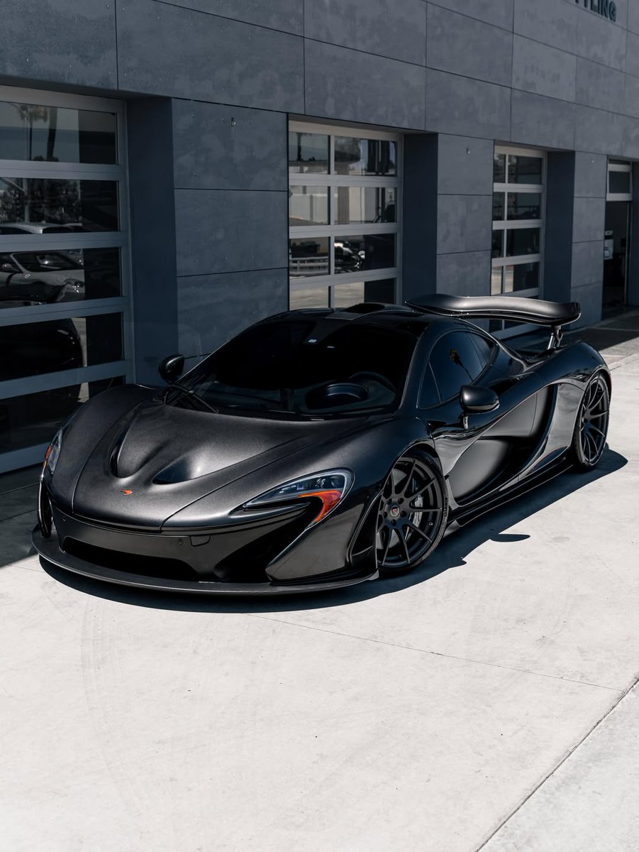 retro_shiftt's tweet photo. McLaren P1. Engineering as an art form. https://t.co/SECyvXnTXy