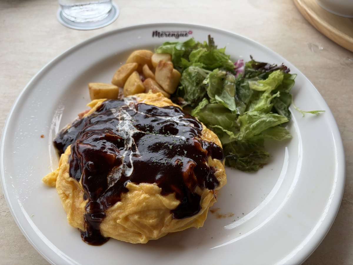 Kanayan1994S's tweet photo. メレンゲのパンケーキとオムライス美味かった😋 https://t.co/fHwwrOq4q3